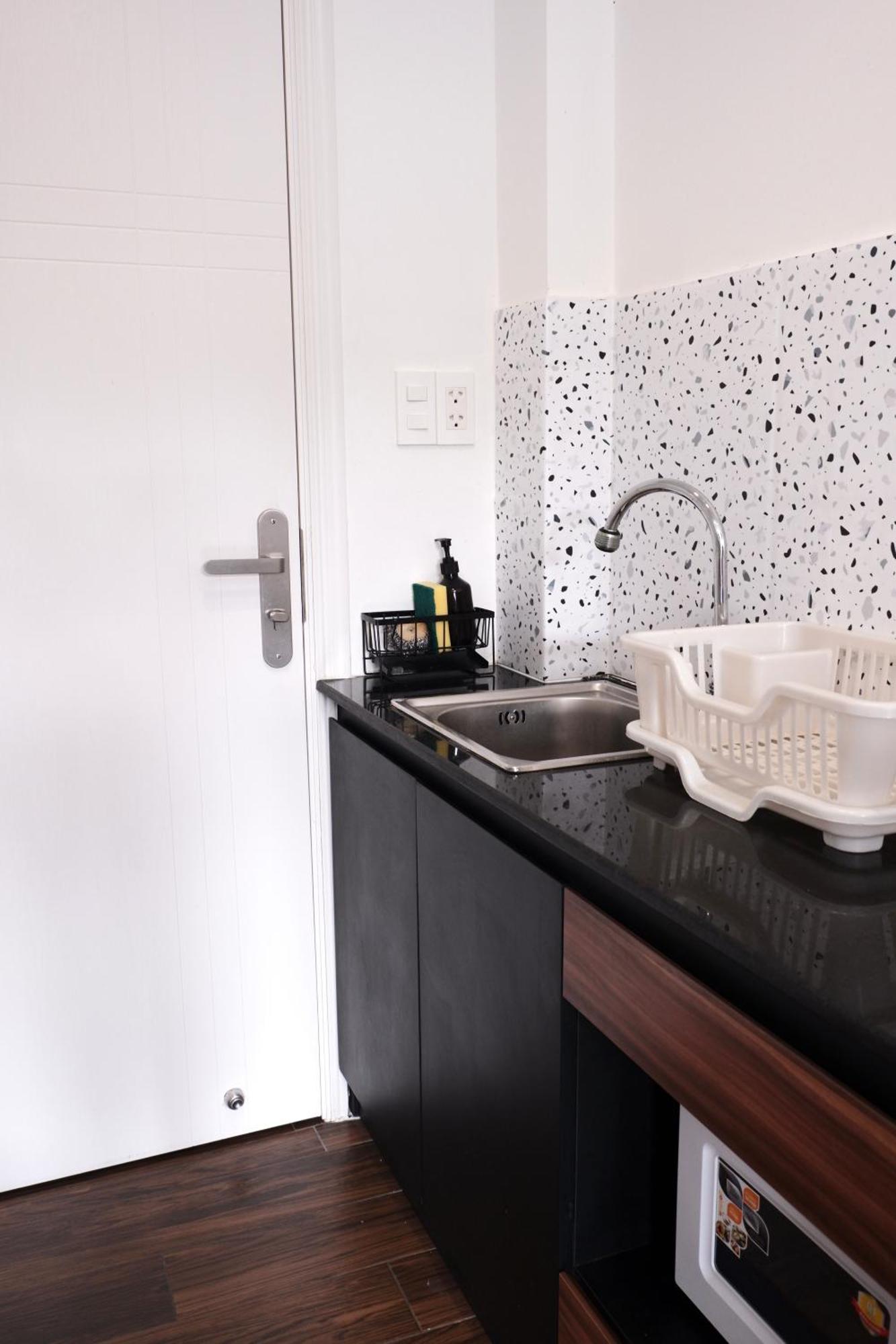 Cozy Minimalist Near Bui Vien Walking Street, District 1 Апартаменты *