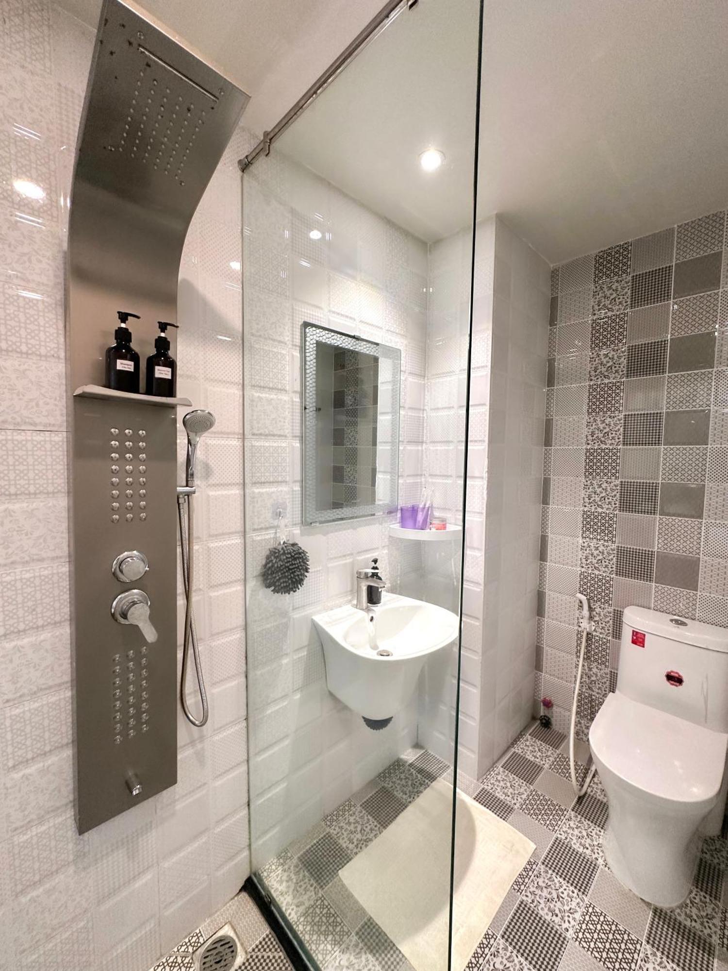 Cozy Minimalist Near Bui Vien Walking Street, District 1 Апартаменты *